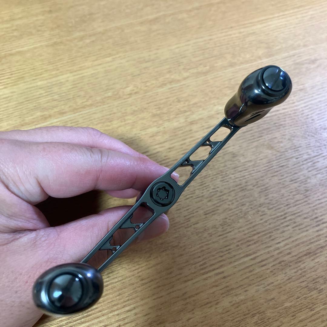 美品　シマノ用　ゴメクサス　チタン　ダブルハンドル　スタンド　フックキーパー付