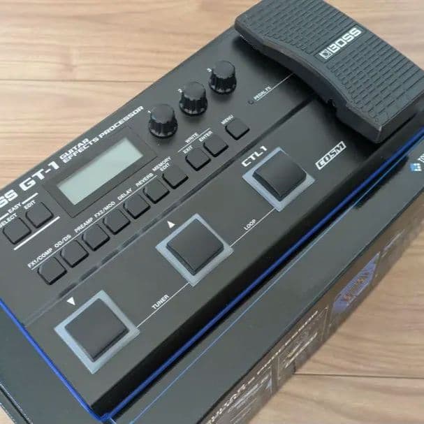 美品 新品同様 BOSS GT-1 マルチエフェクター ギターエフェクター