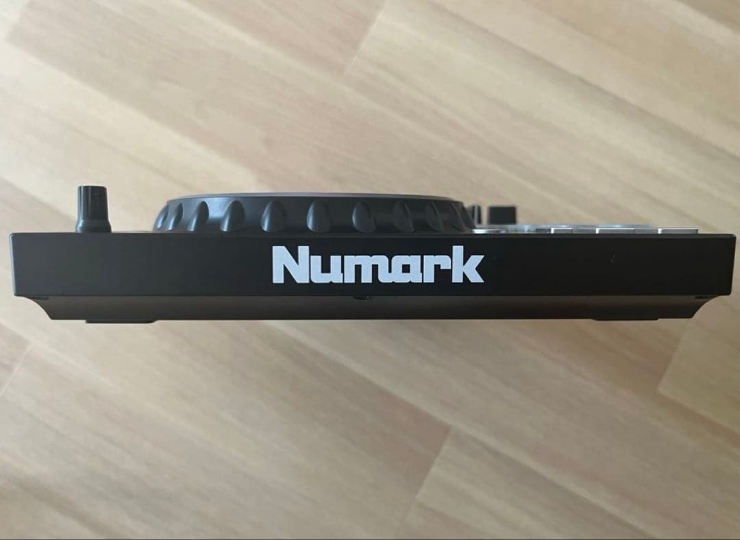 ⑥Numark Mixtrack Pro FX DJコントローラー