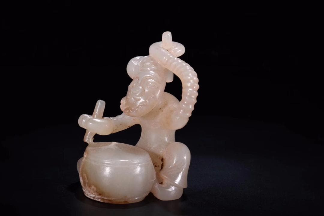 和田玉 胡人擊鼓