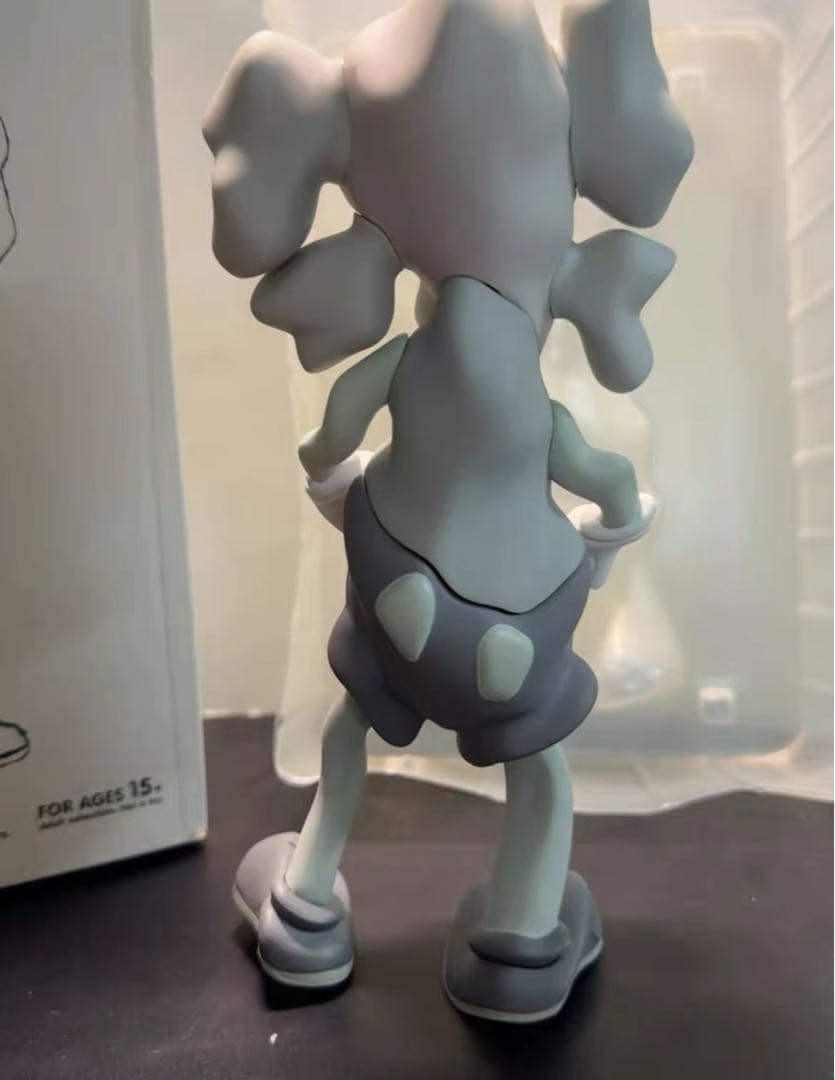 KAWSのROBERT LAZZARINIバージョンのCOMPANIONフ