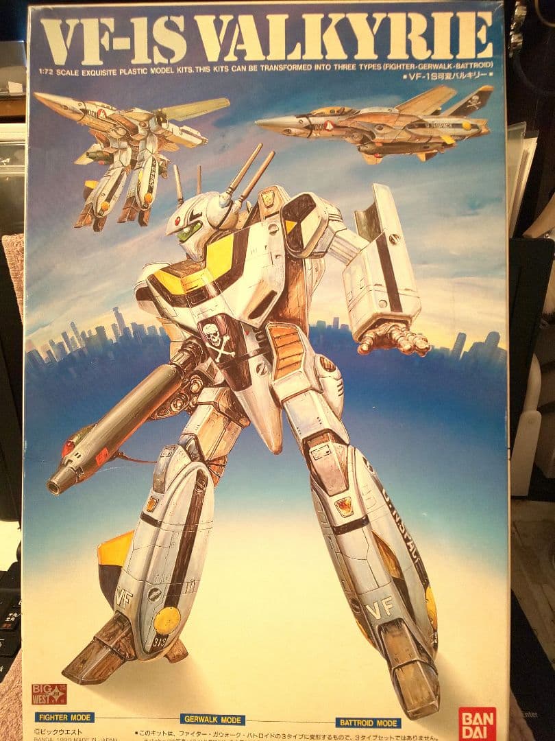 バンダイ マクロスバルキリー可変旧キット4点セット。