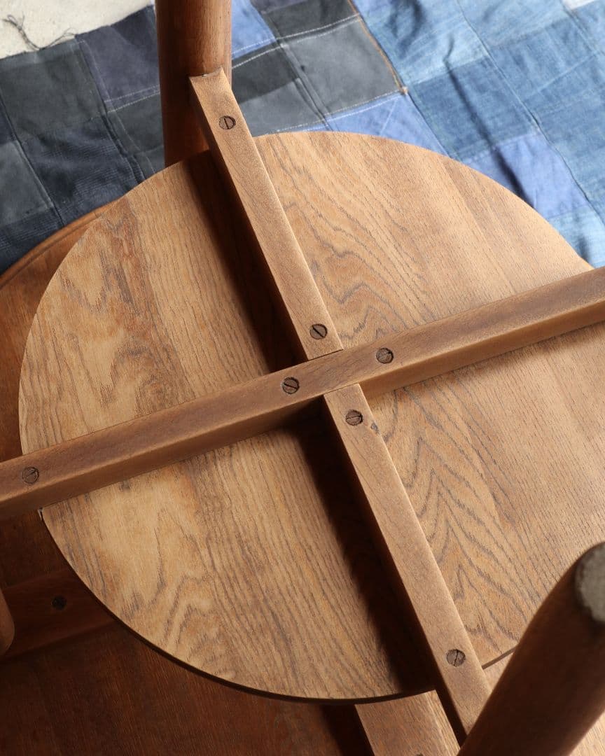 造りの良い楢(ナラ)のカフェテーブル　古道具 古家具 丸テーブル サイドテーブル