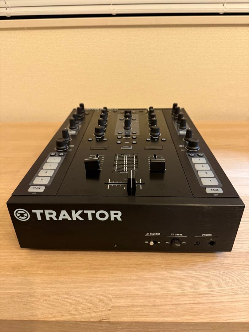 TRAKTOR Z2 DJミキサー