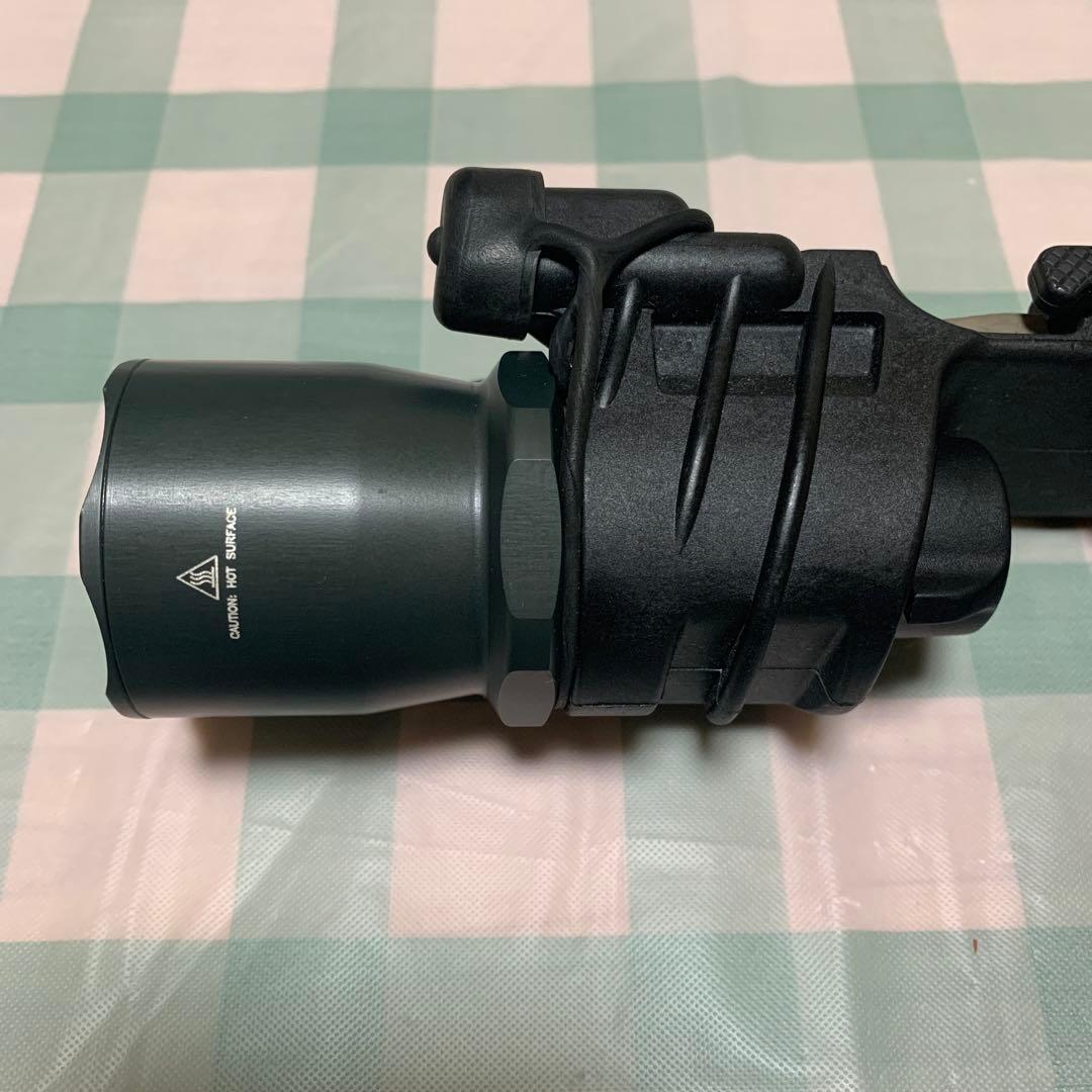【実物】SureFireM900A ホワイト　フォアグリップウェポンライト　旧型