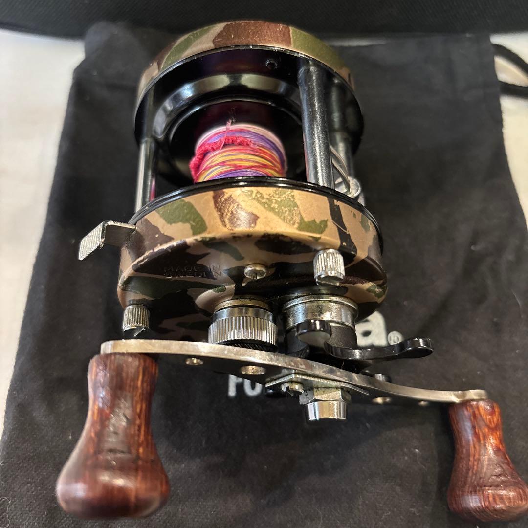 Abu Garcia 5500迷彩ベイトリール 美品アブ　ガルシア