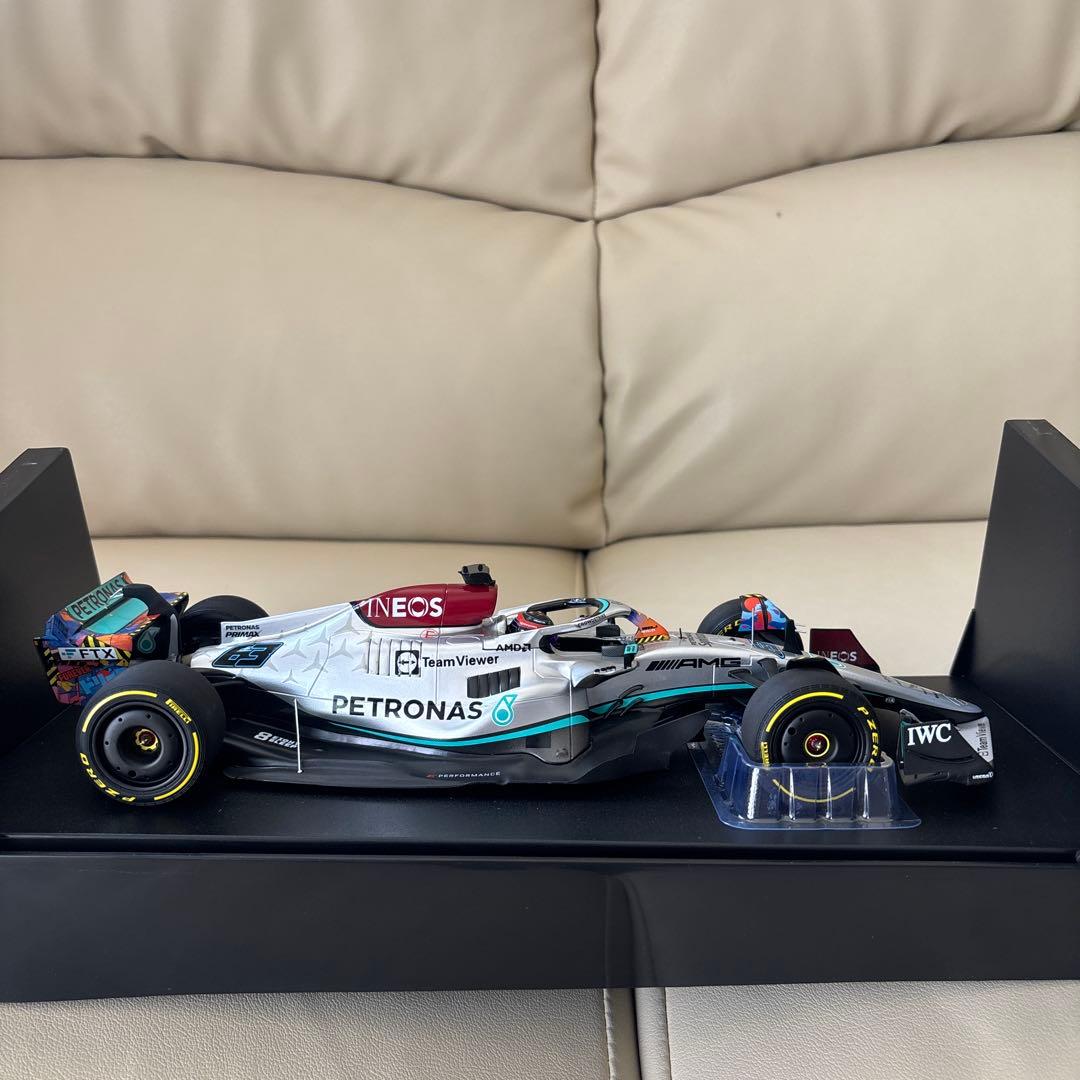 1/18 ミニチャンプス メルセデスAMG W13 G.ラッセル