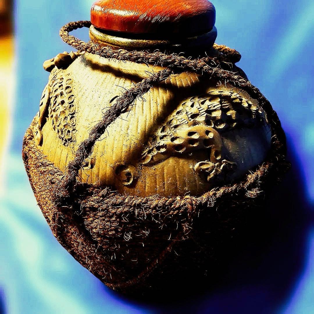 泡盛古酒壺・　古酒造り用・シュロ縄巻き空壺　・蓋つき