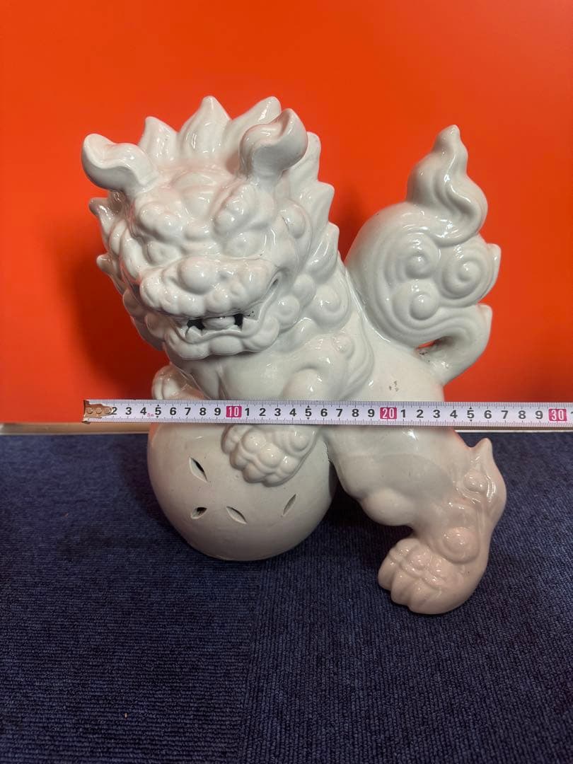 1815  九谷焼 白磁玉乗り獅子　縁起物 獅子置物 高さ約32cm  時代物