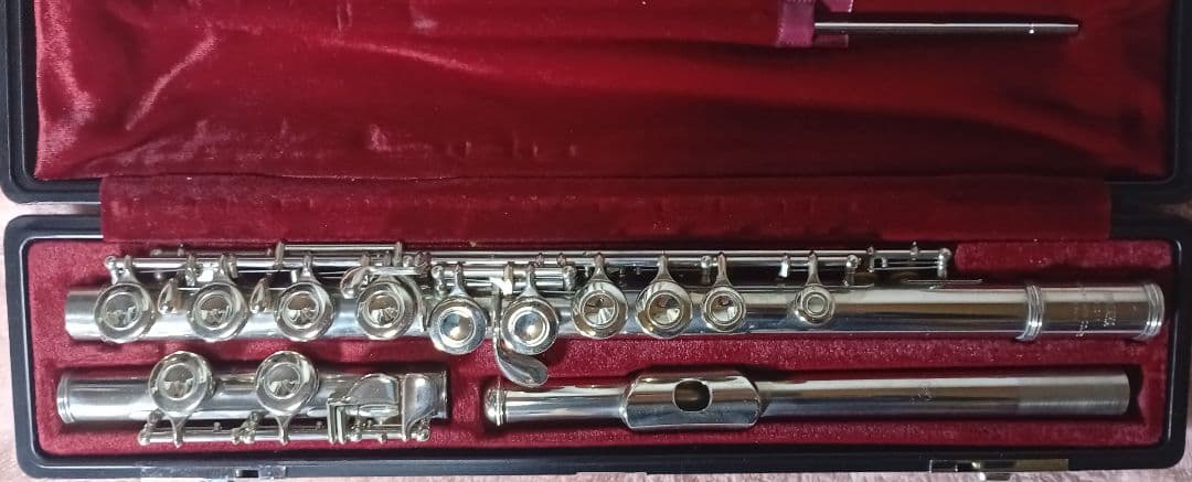 ヤマハ フルート YFL211 本体 ケース付き　Eメカ搭載
