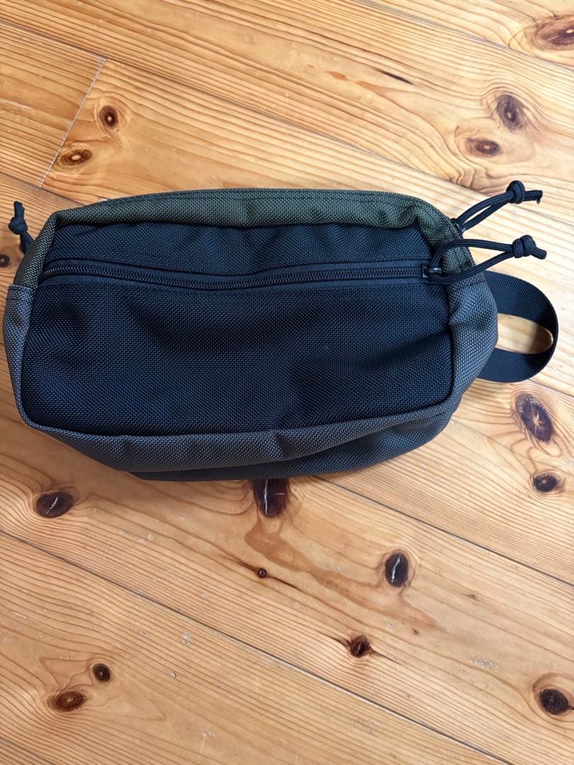 ブリーフィング 20周年記念 ハンディポーチ CRAZYマルチカラー