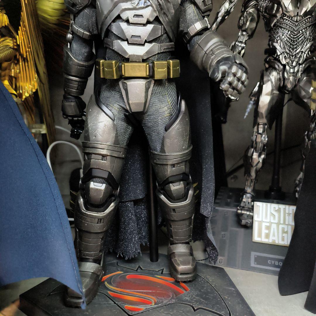 アーマードバットマン 1/6スケール フィギュア　ホットトイズ バトル ダメージ