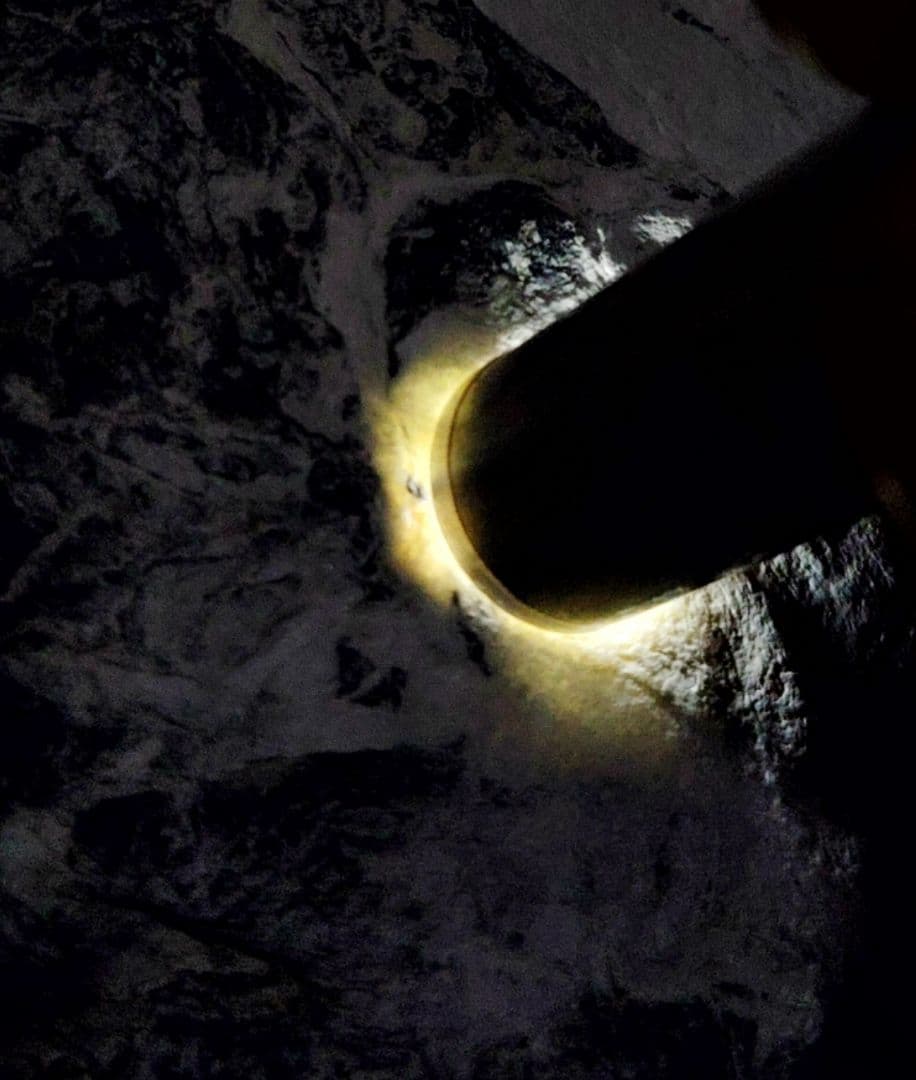 ★翡翠原石★糸魚川硬玉【大所メランジュ黒・底カット・582ｇ】