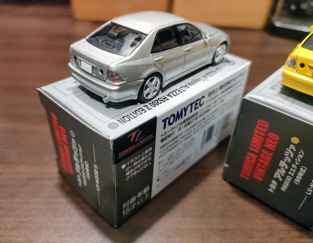 トミカリミテッドヴィンテージ アルテッツァ2台 & レクサス