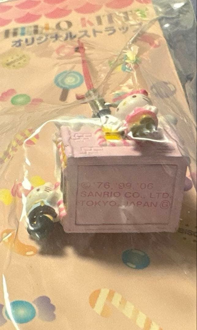 ハローキティ お菓子の家 ストラップ