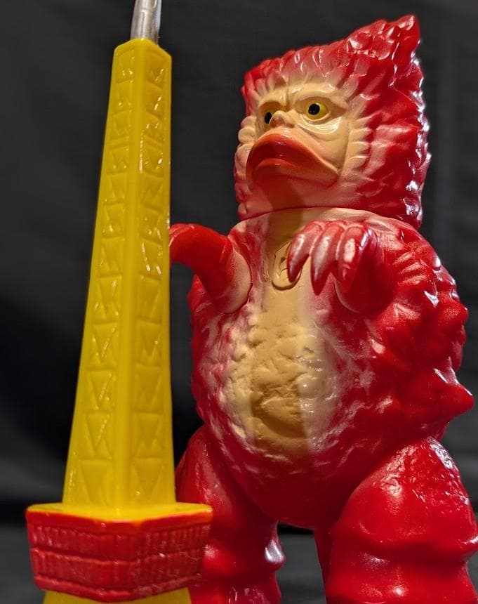 東京タワーガラモン赤「ウルトラQ」登場怪獣（Ｍ１号）台座付ソフビフィギュア非売品