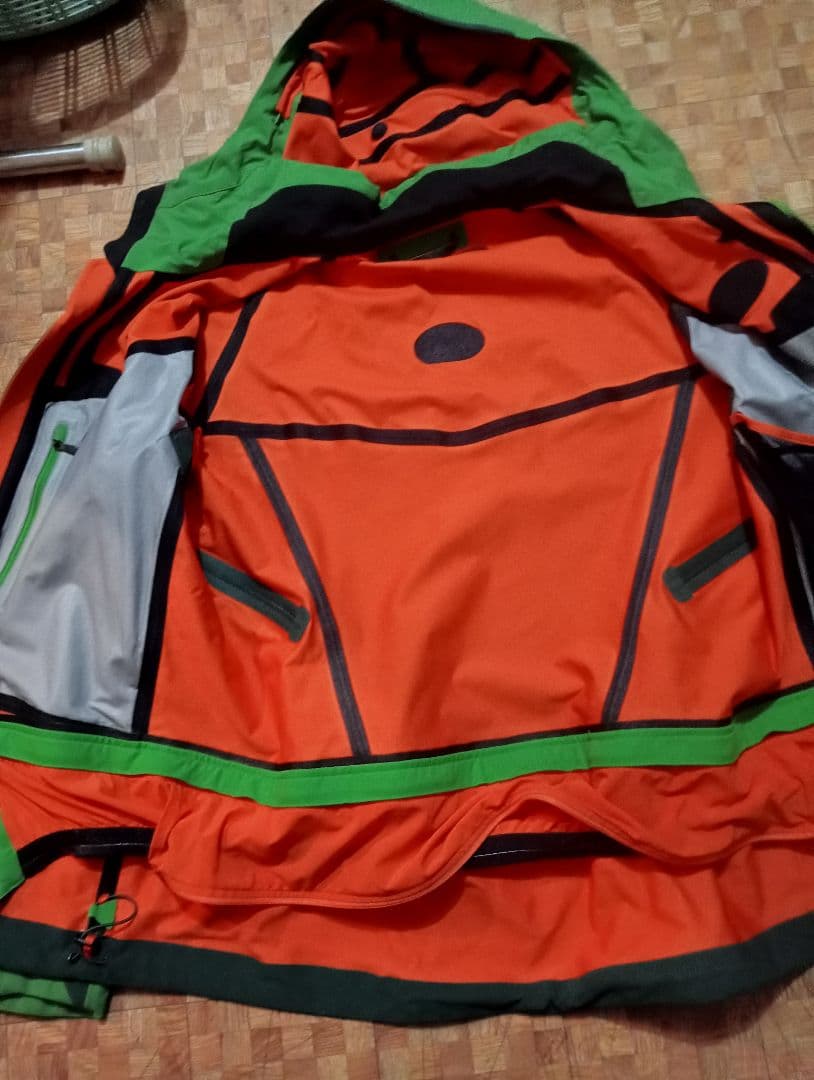 KJUS スキーウェア　50　上下セット　パンツ難あり