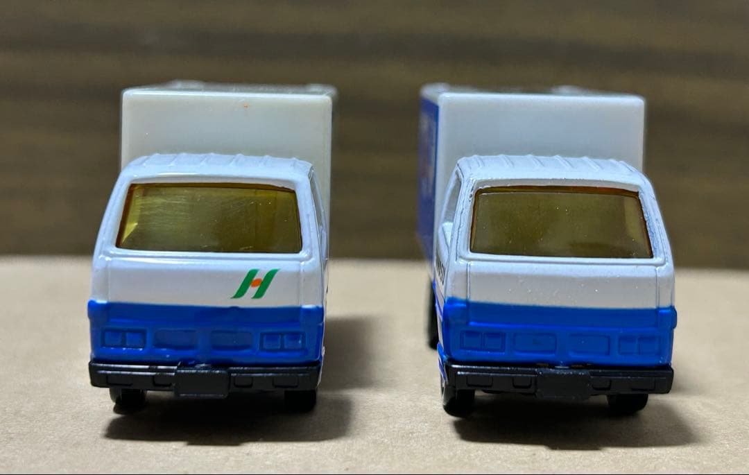 トミカ いすゞ エルフ 配送トラック 2台セット