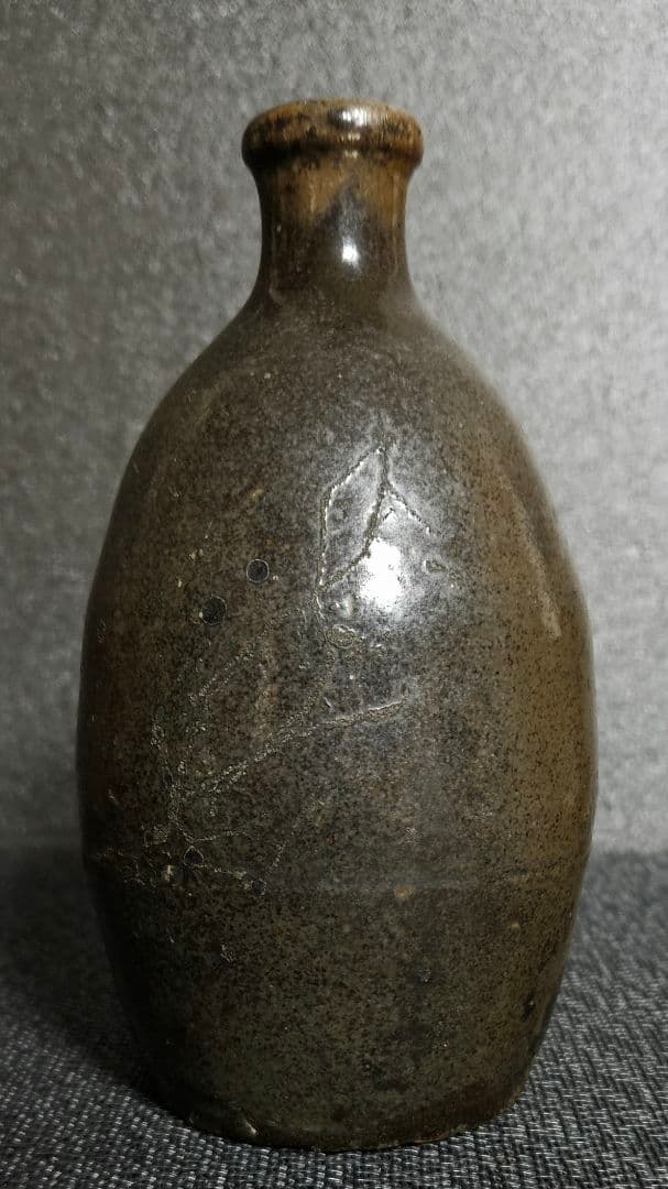朝鮮古美術　韓国古陶磁器　李氏朝鮮時代　李朝　黒高麗　黒釉　褐釉　砂高台　徳利