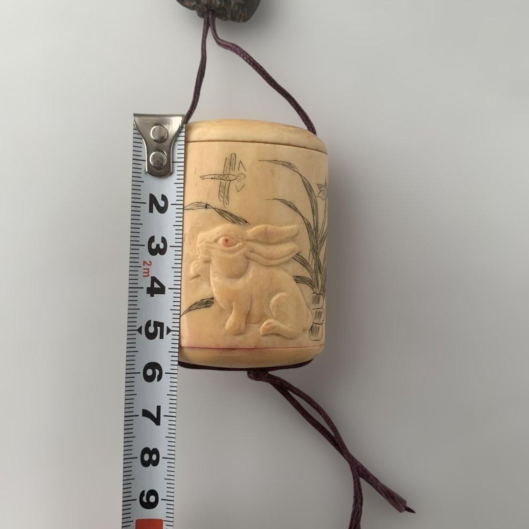 ウサギ彫刻印籠　縦6, 横4cm