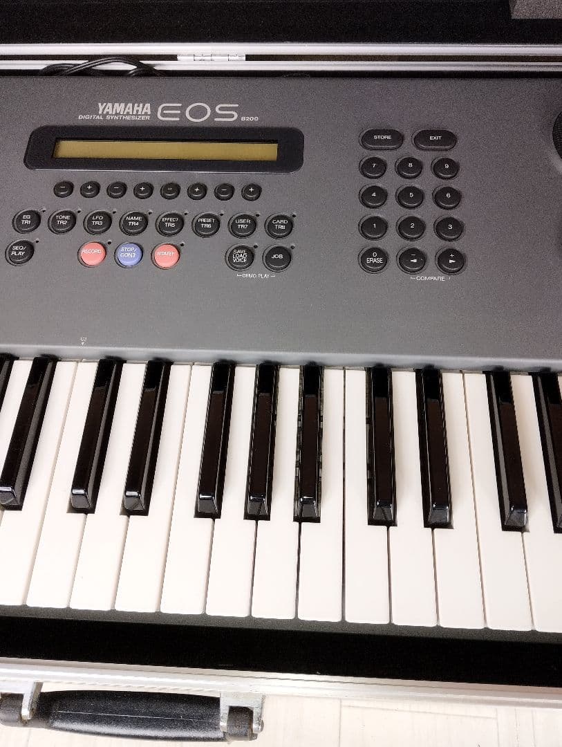 YAMAHA シンセサイザー EOS B200 ハードケース付き