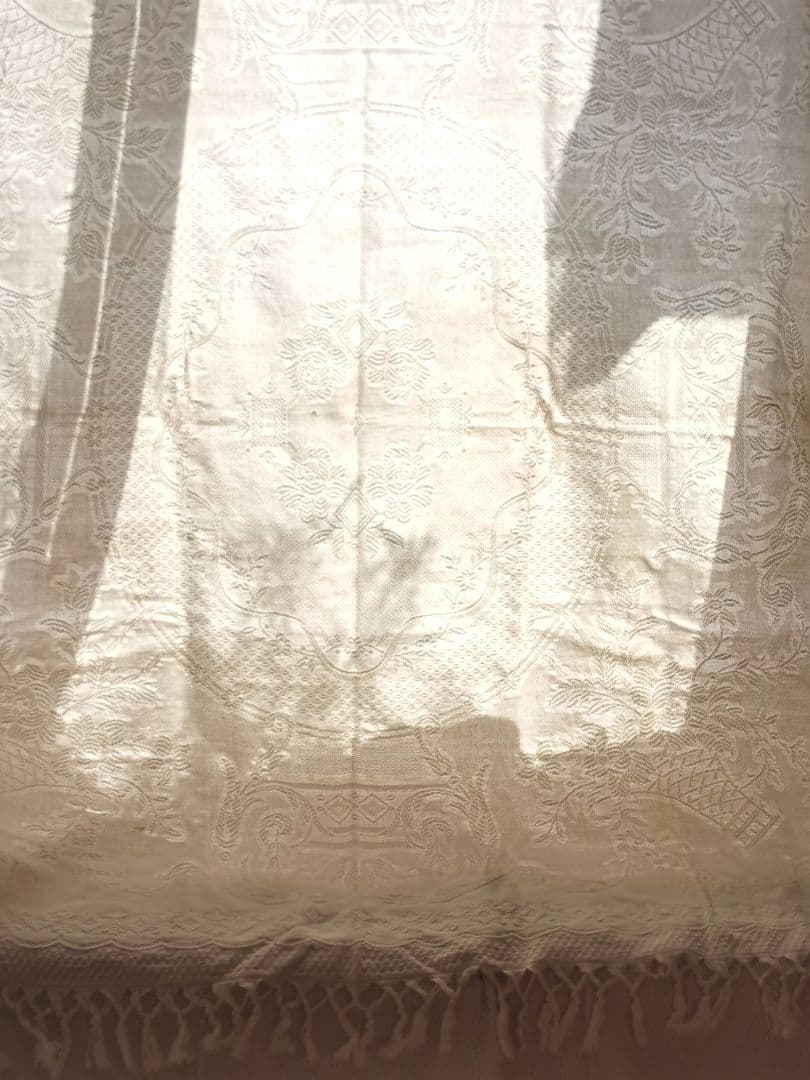 アンティーク南仏 ピケドプロヴァンス メダイヨン＆花籠 交差フリンジ付スプレッド