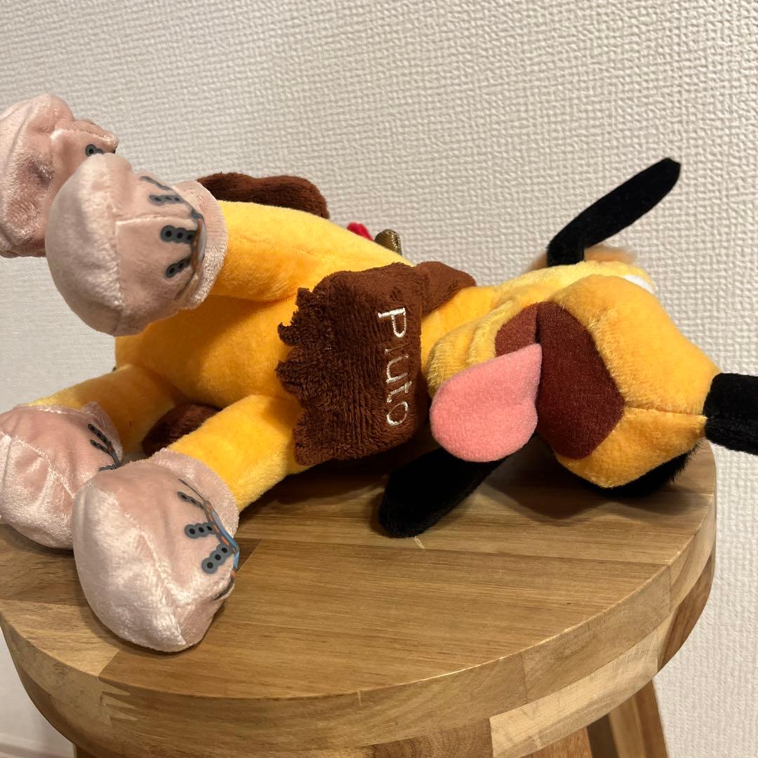 ディズニー　海外　パーク　プルート　ぬいぐるみ