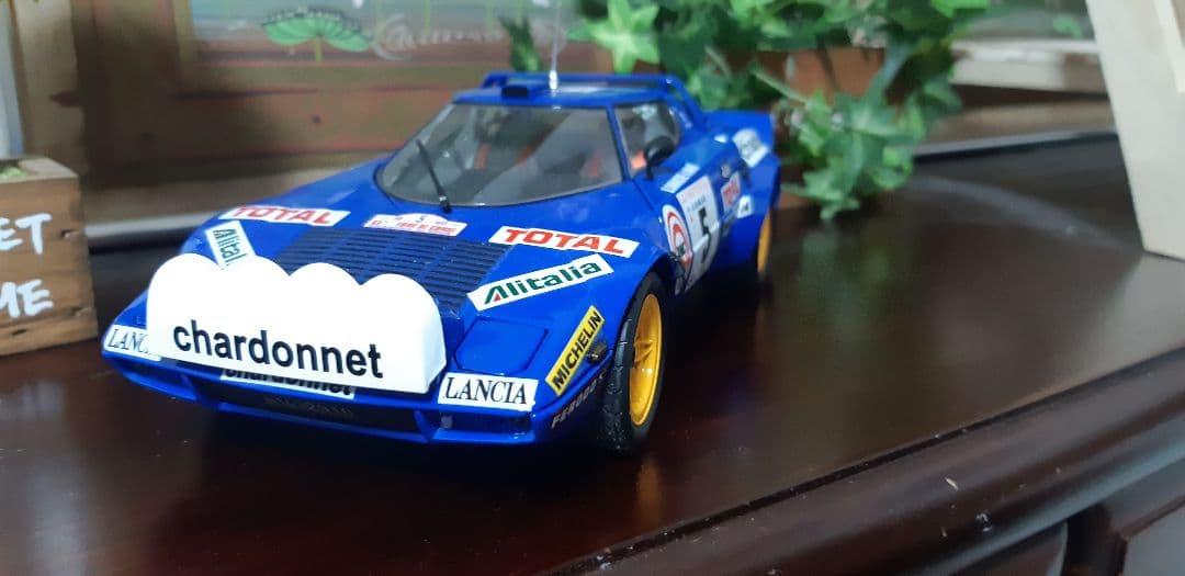 京商18分の1ミニカーランチアストラトス