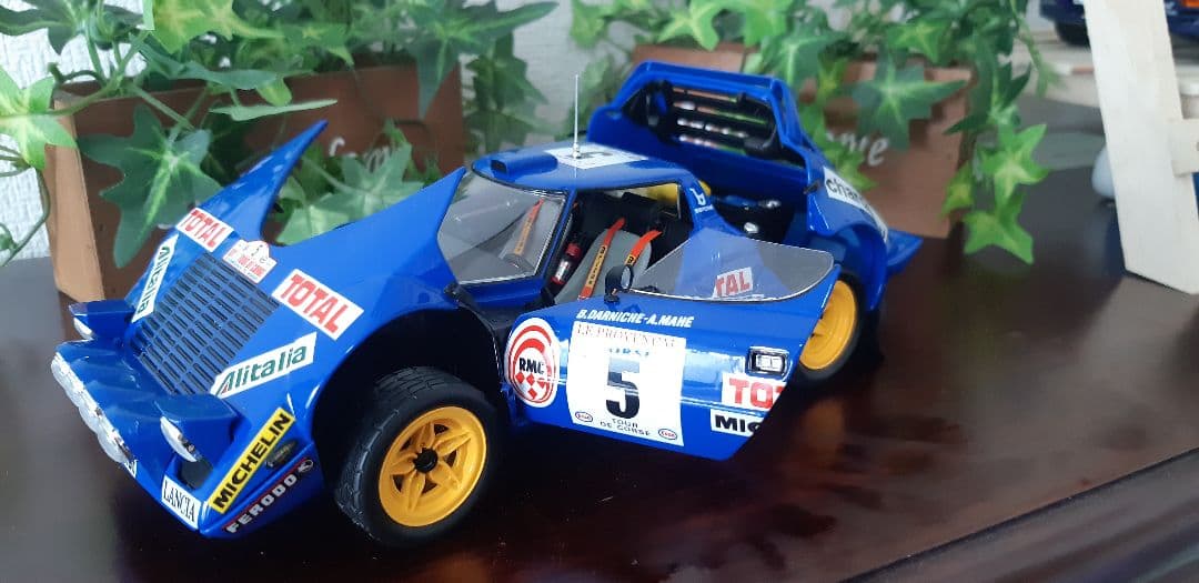 京商18分の1ミニカーランチアストラトス