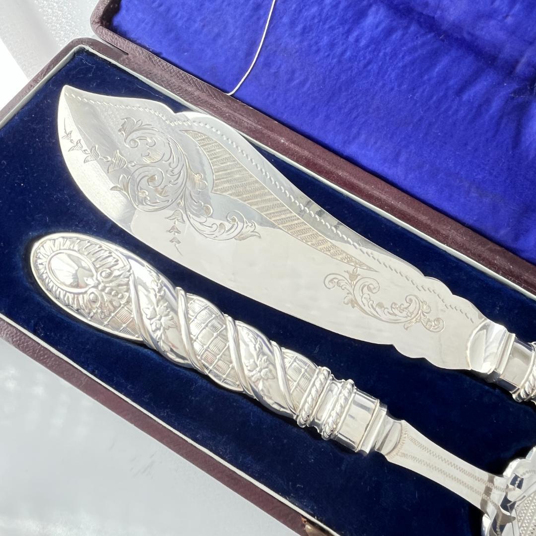 【英国】 ビクトリアンのサーバー ペア【シルバープレート】 専用ケース