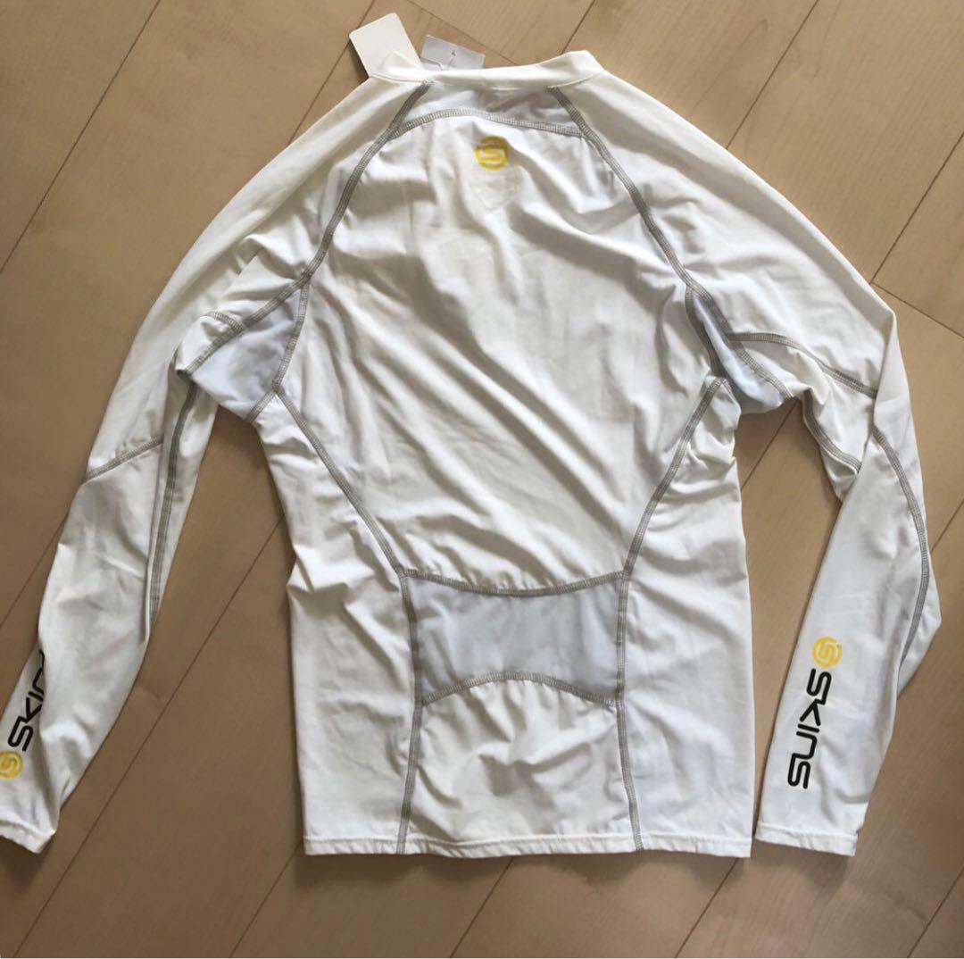 新品未使用　希少 ホワイトカラー　Vネック　SKINS 長袖シャツ