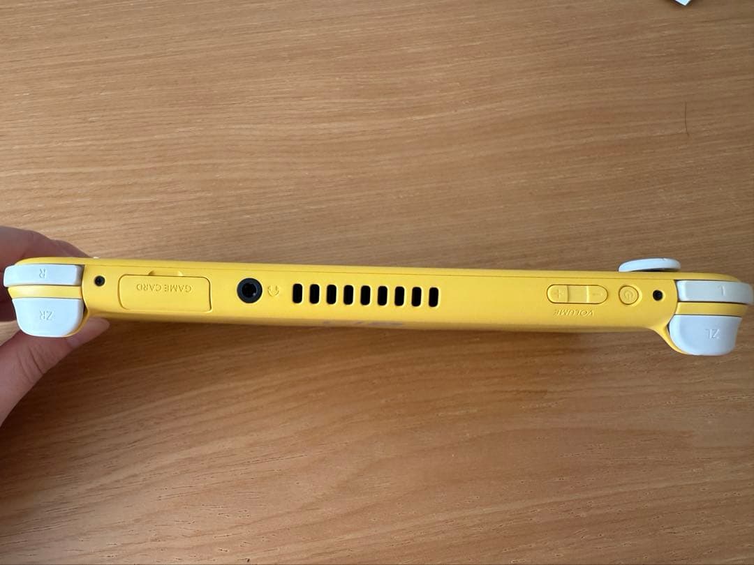 Switchライト本体 イエロー