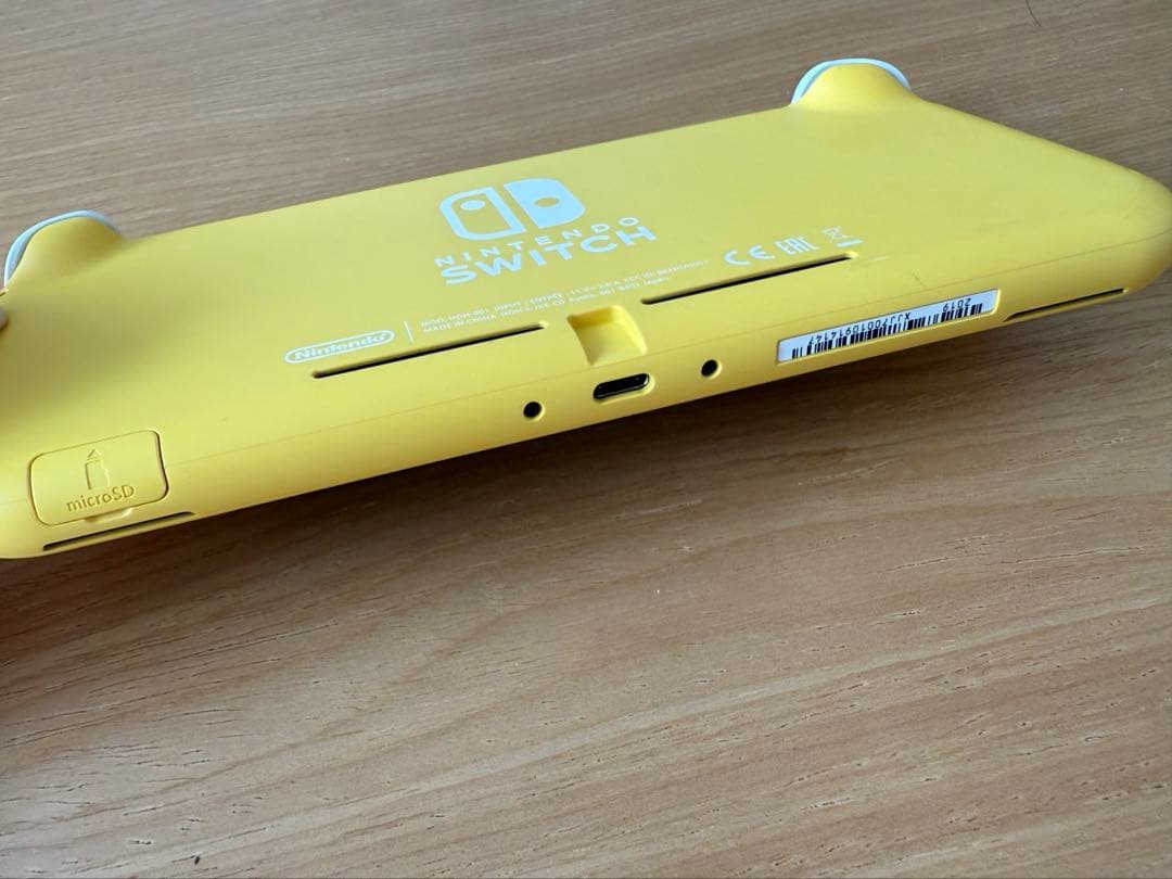 Switchライト本体 イエロー