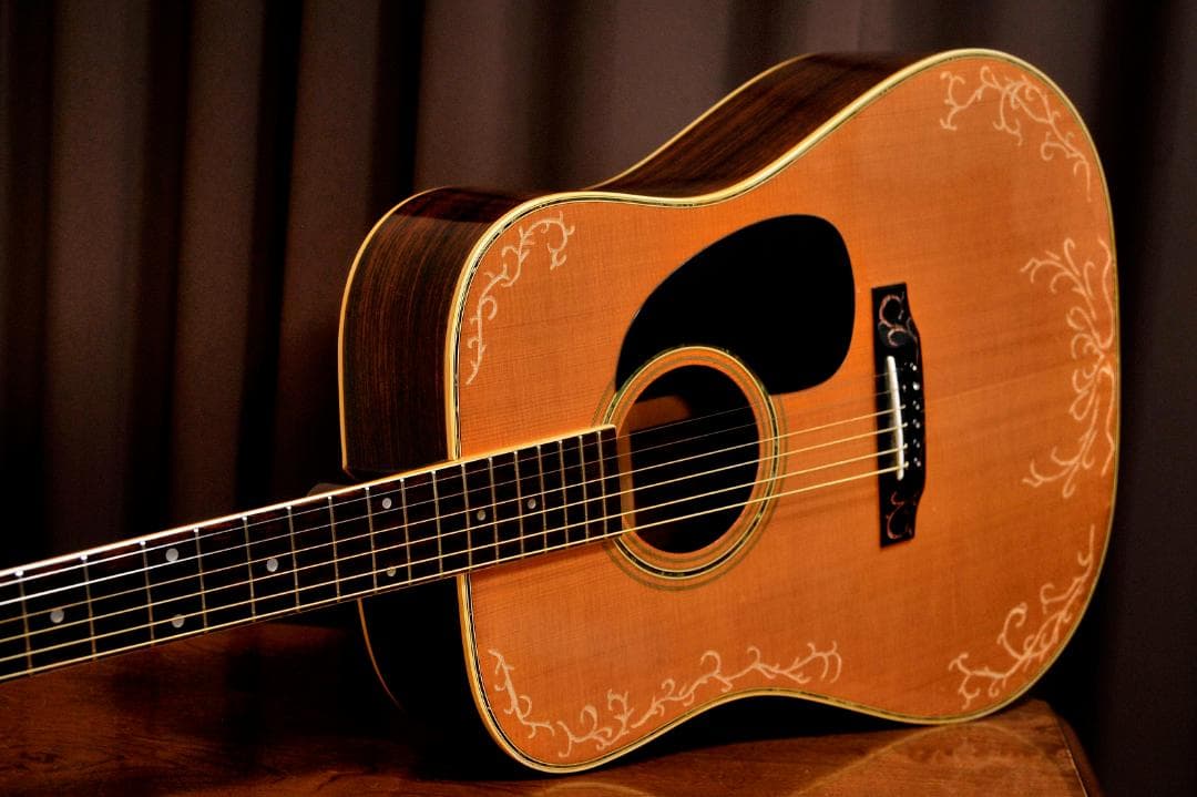 ★MORRIS Wシリーズ　ストリートミュージシャンに贈る舞台【彫刻装飾ギター】