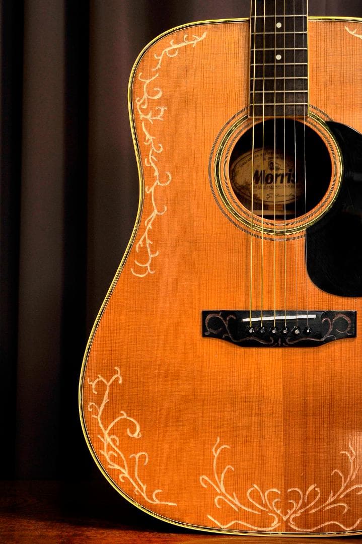 ★MORRIS Wシリーズ　ストリートミュージシャンに贈る舞台【彫刻装飾ギター】