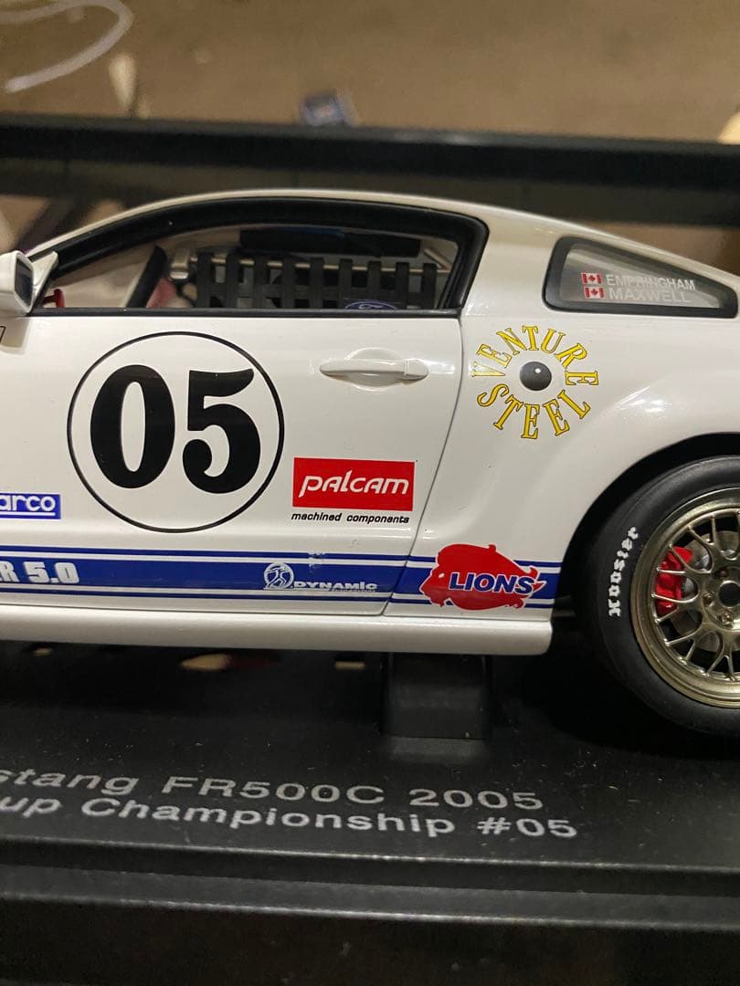 Ford Mustang FR500 1/18スケール ミニカー