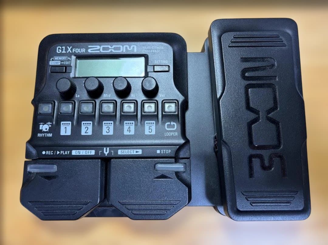 Zoom G1X FOUR ギターエフェクター