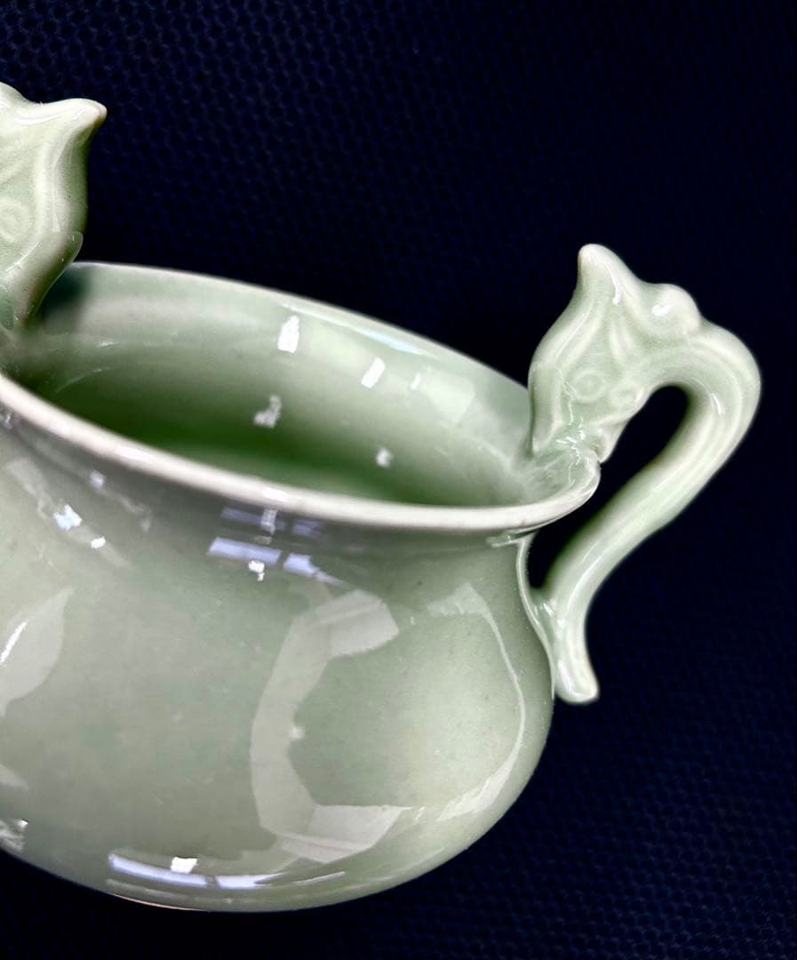 中国骨董　龍泉窯 蟠螭文 双耳　青磁香炉 明時代