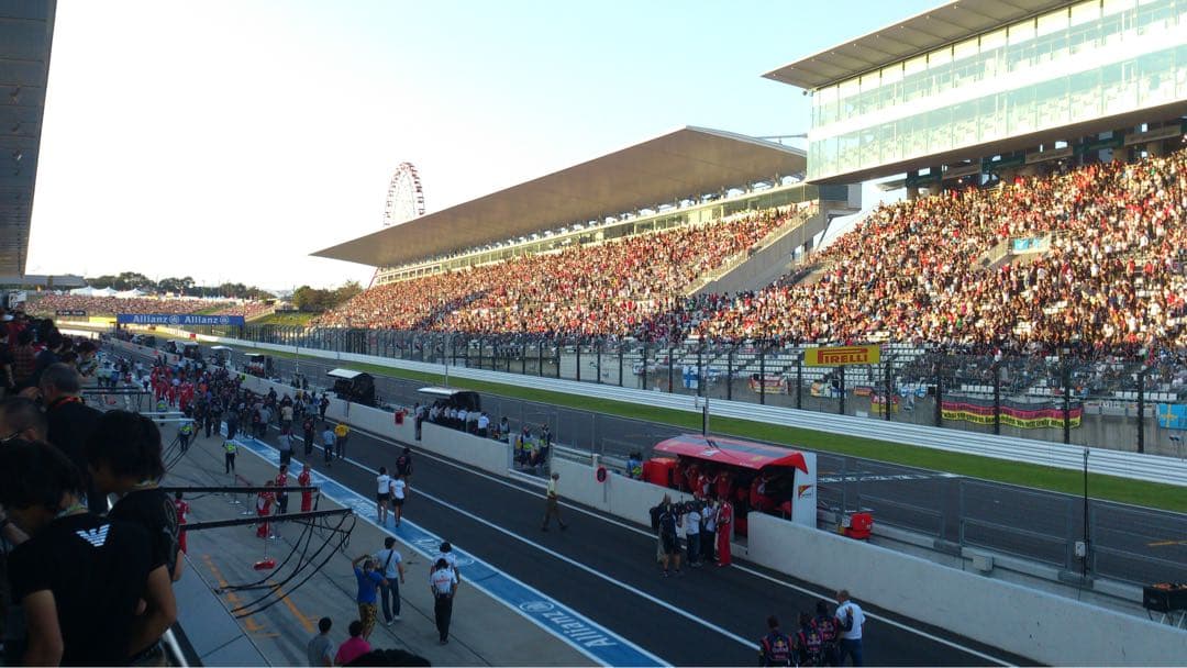 直筆サイン入り　F1レッドブル　ベッテル　1/2ミニヘルメット