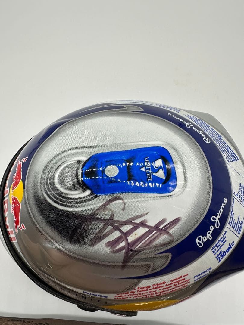 直筆サイン入り　F1レッドブル　ベッテル　1/2ミニヘルメット