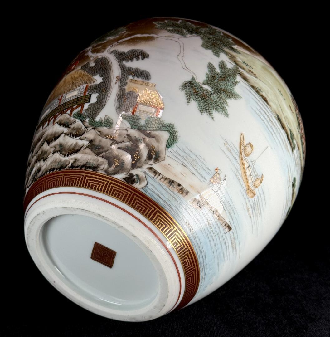 九谷焼　錦山窯　金彩色絵楼閣山水風景図壺　高さ20.5cm