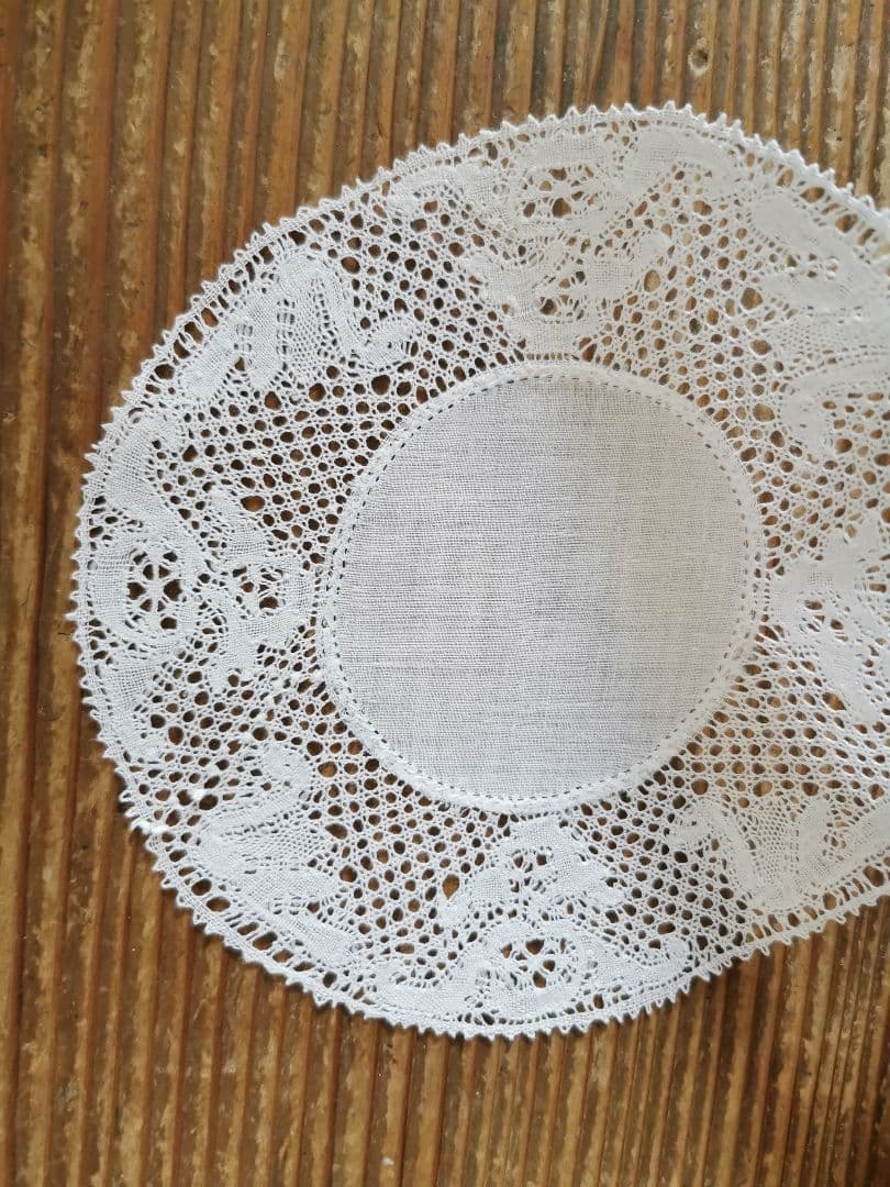 アンティーク ベルギー 透かしボビン編みレースドイリー 4羽の白鳥 フランダース