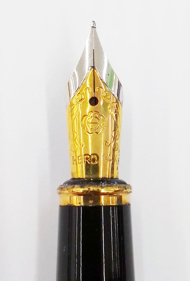 ☆英雄14Ｋ世紀金筆☆万年筆☆美品☆ほぼ未使用☆