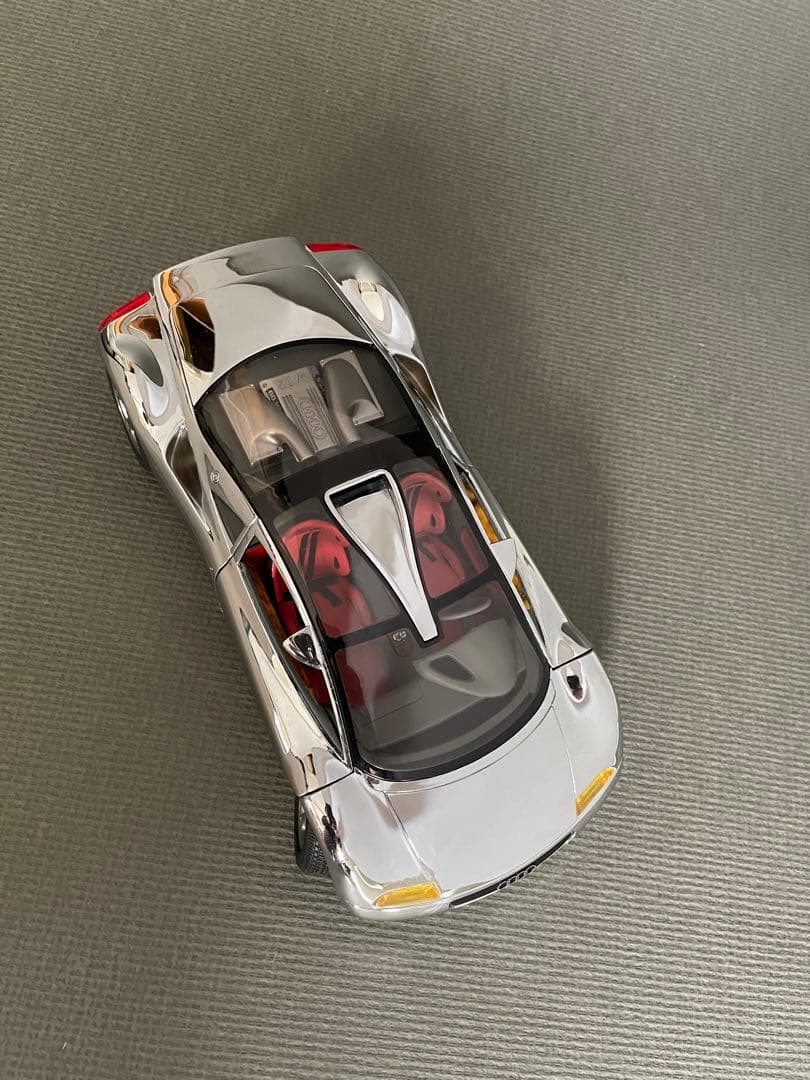 Revell社AUDI AVUS Quattroダイキャストメッキ1/18レア