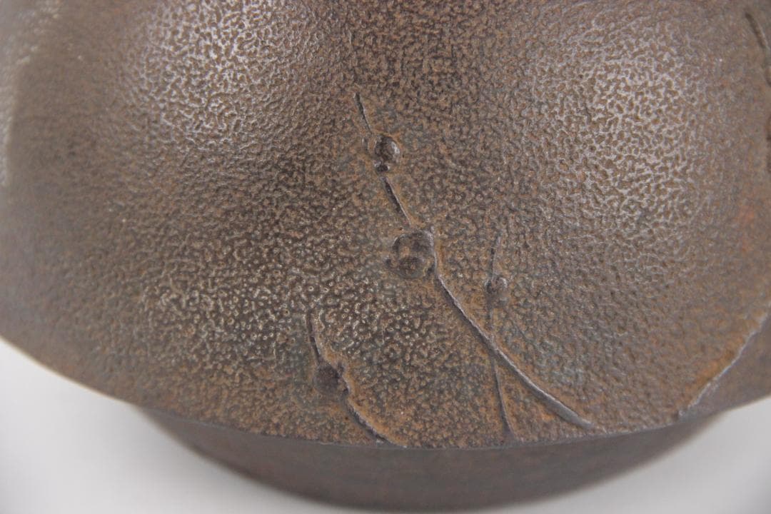 梅樹梅花文 古鉄瓶　鉄瓶　容量約900ml 茶道具　湯沸　煎茶道具 EG21-6