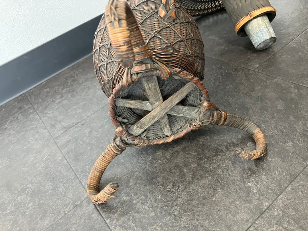 taka！古美術 生花 竹籠 花籠 唐物 花器　三足　古道具　籐