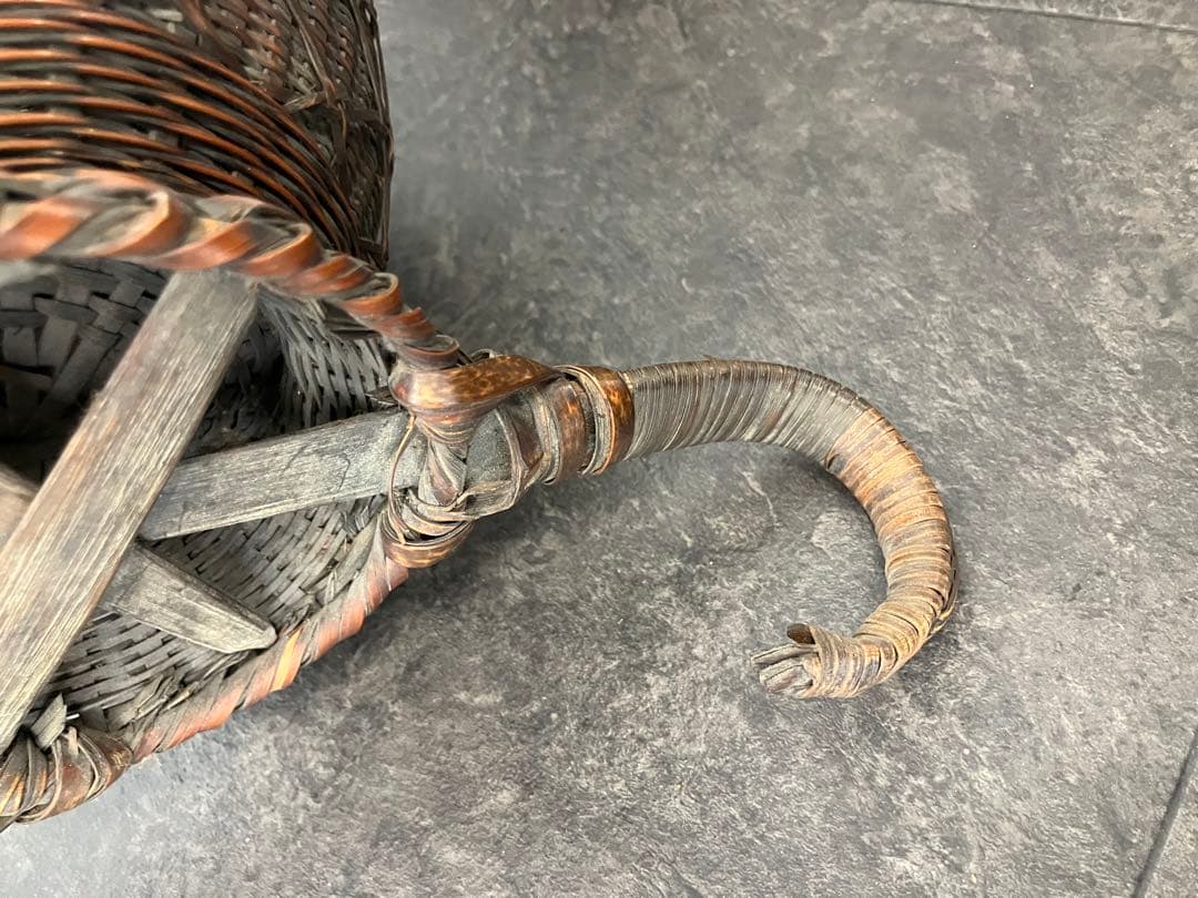 taka！古美術 生花 竹籠 花籠 唐物 花器　三足　古道具　籐