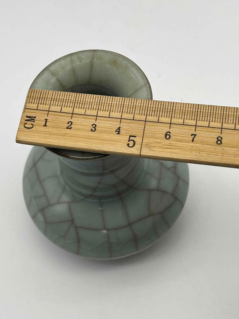 南宋時代　青磁　官窯　郊壇官窯　汝官窯 包金氷裂紋 弦文盤口瓶(F-81)