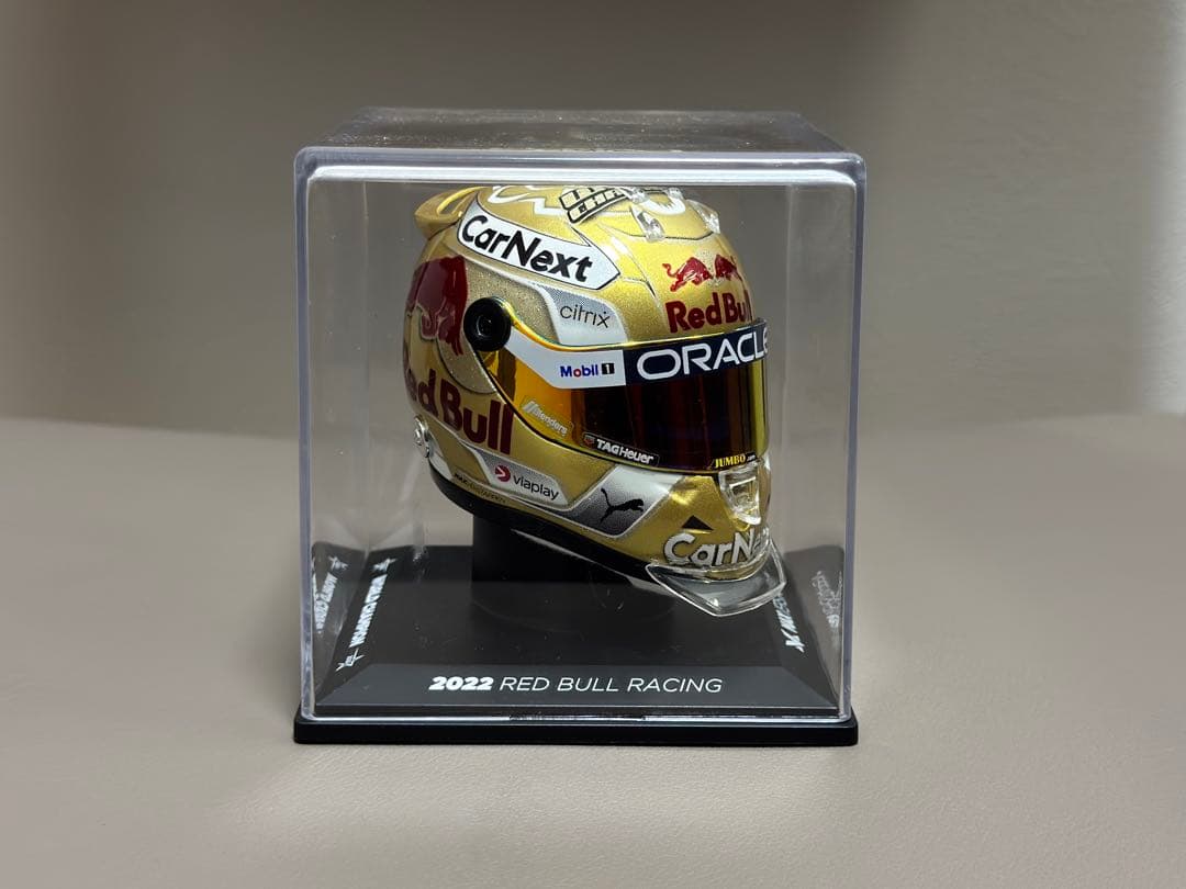 マックスフェルスタッペン　2022 ワールドチャンピオン　ヘルメット　1/4