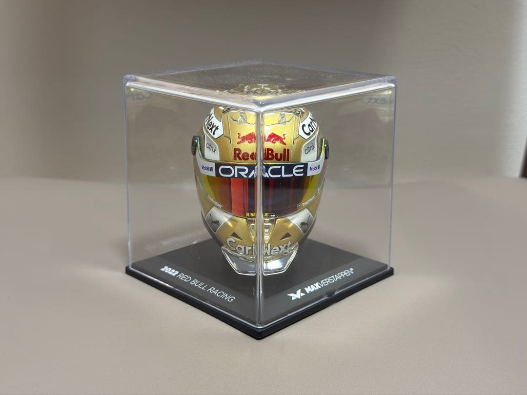 マックスフェルスタッペン　2022 ワールドチャンピオン　ヘルメット　1/4